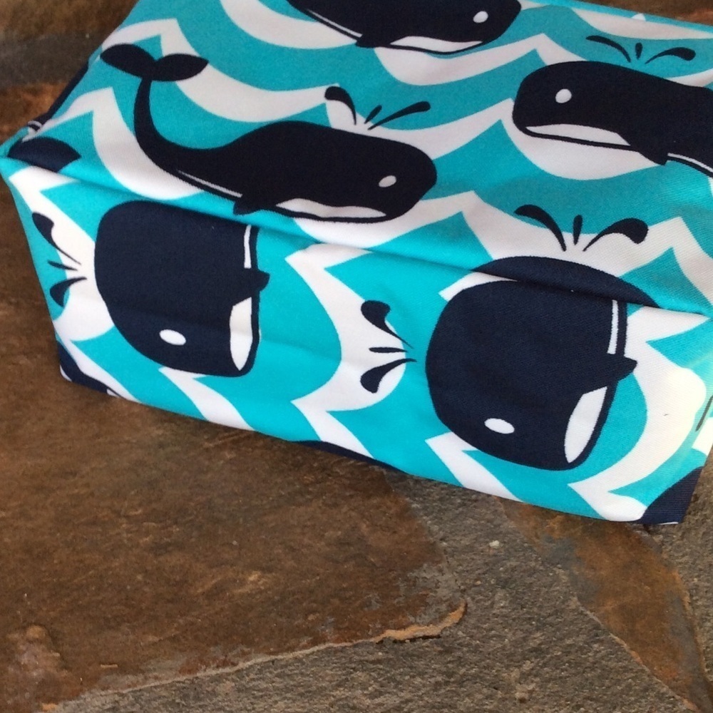 NWT Blue Whale Cosmetic Bag - Picture 3 of 4